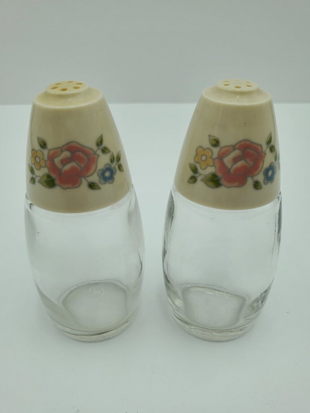 Gemco Pfaltzgraff Tea Rose Salt & Pepper Shakers Pink Flowers Glass Shaker Set